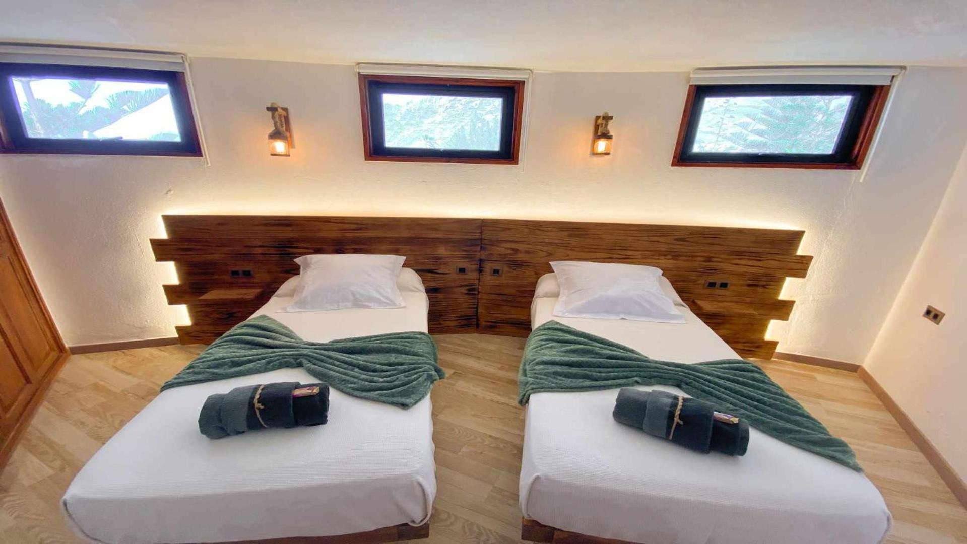 Bungalow Allende Famara Con Piscina Privada Y Ac ภายนอก รูปภาพ